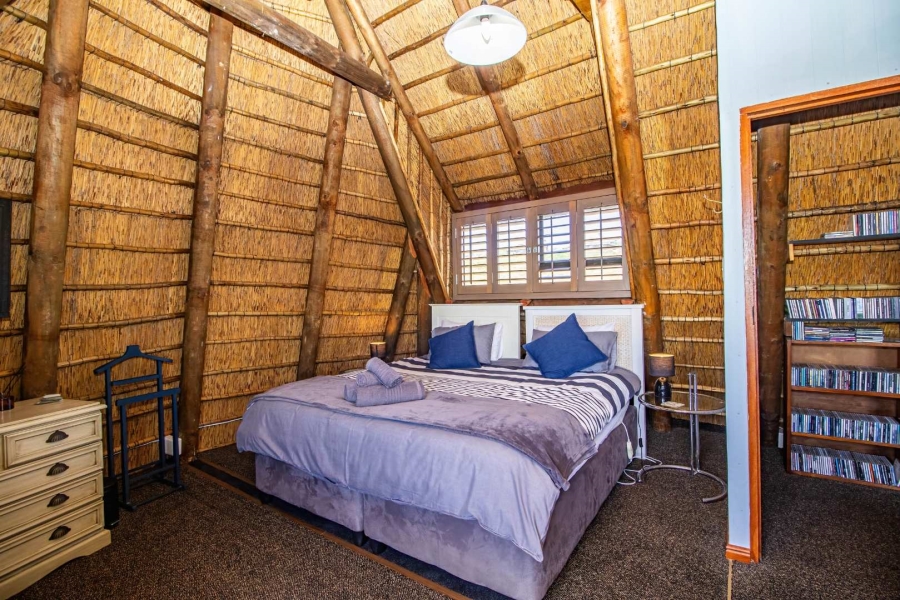 5 Bedroom Property for Sale in Stilbaai Wes Western Cape